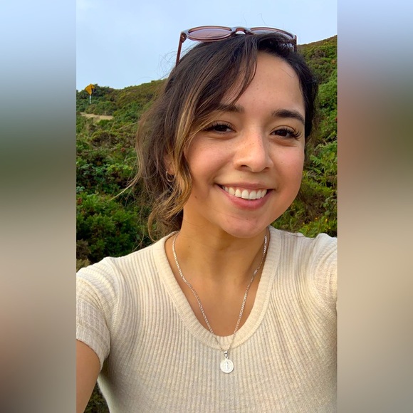 Meet your Posher, Leslie - Picture 2 of 2